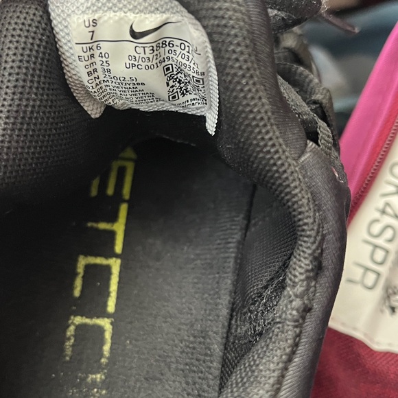 Nike Black Athletic Running Shoes with White Accents - Picture 4 of 4